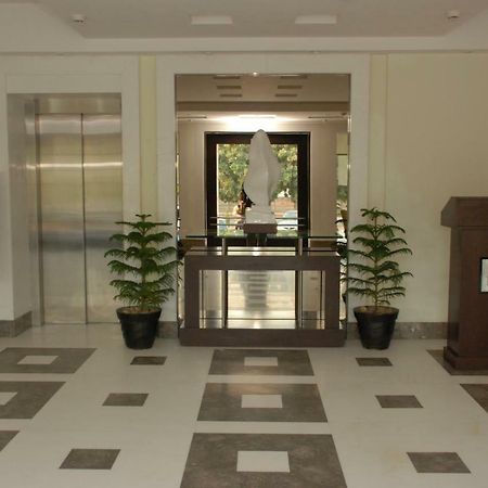 Hotel Western Court Chandīgarh Екстериор снимка