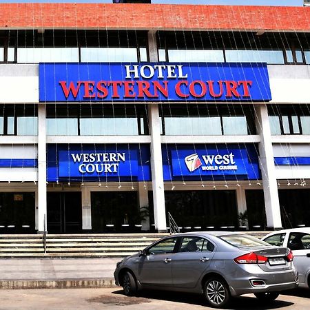 Hotel Western Court Chandīgarh Екстериор снимка