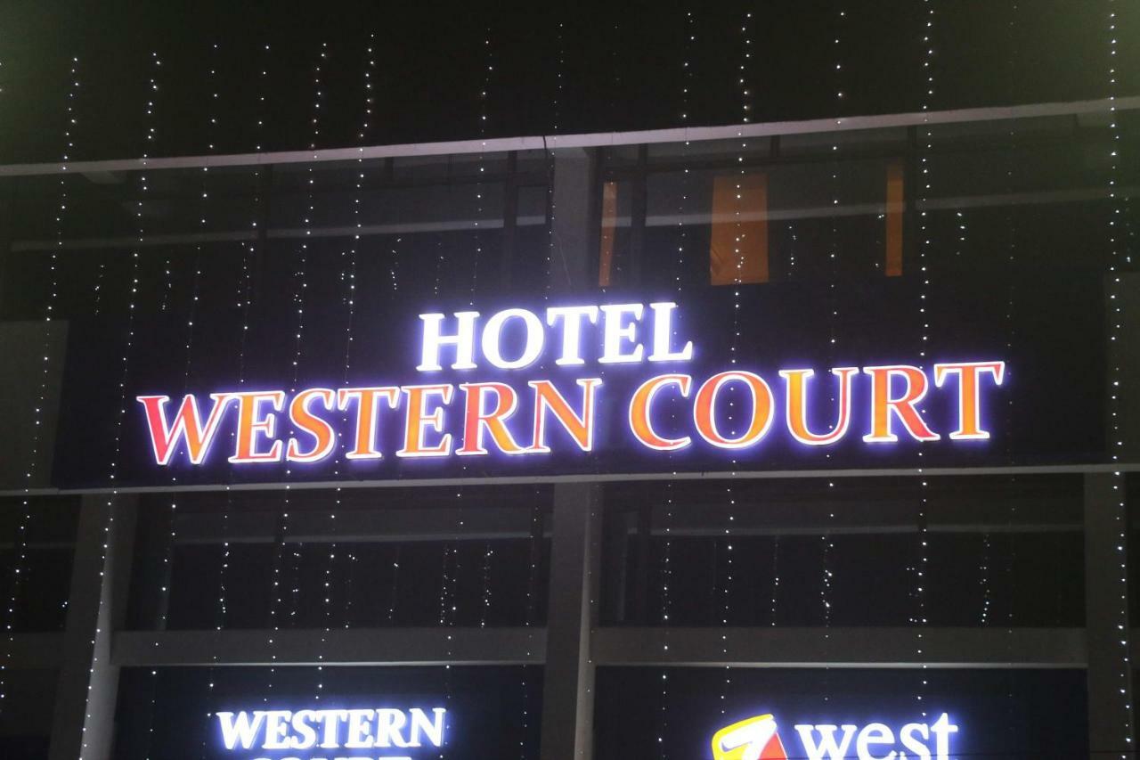 Hotel Western Court Chandīgarh Екстериор снимка