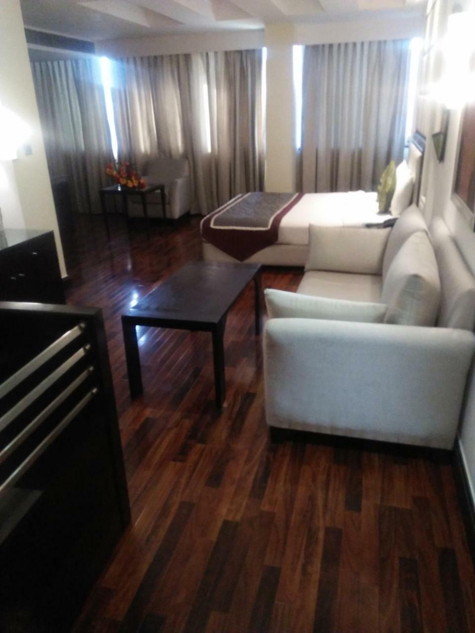 Hotel Western Court Chandīgarh Екстериор снимка