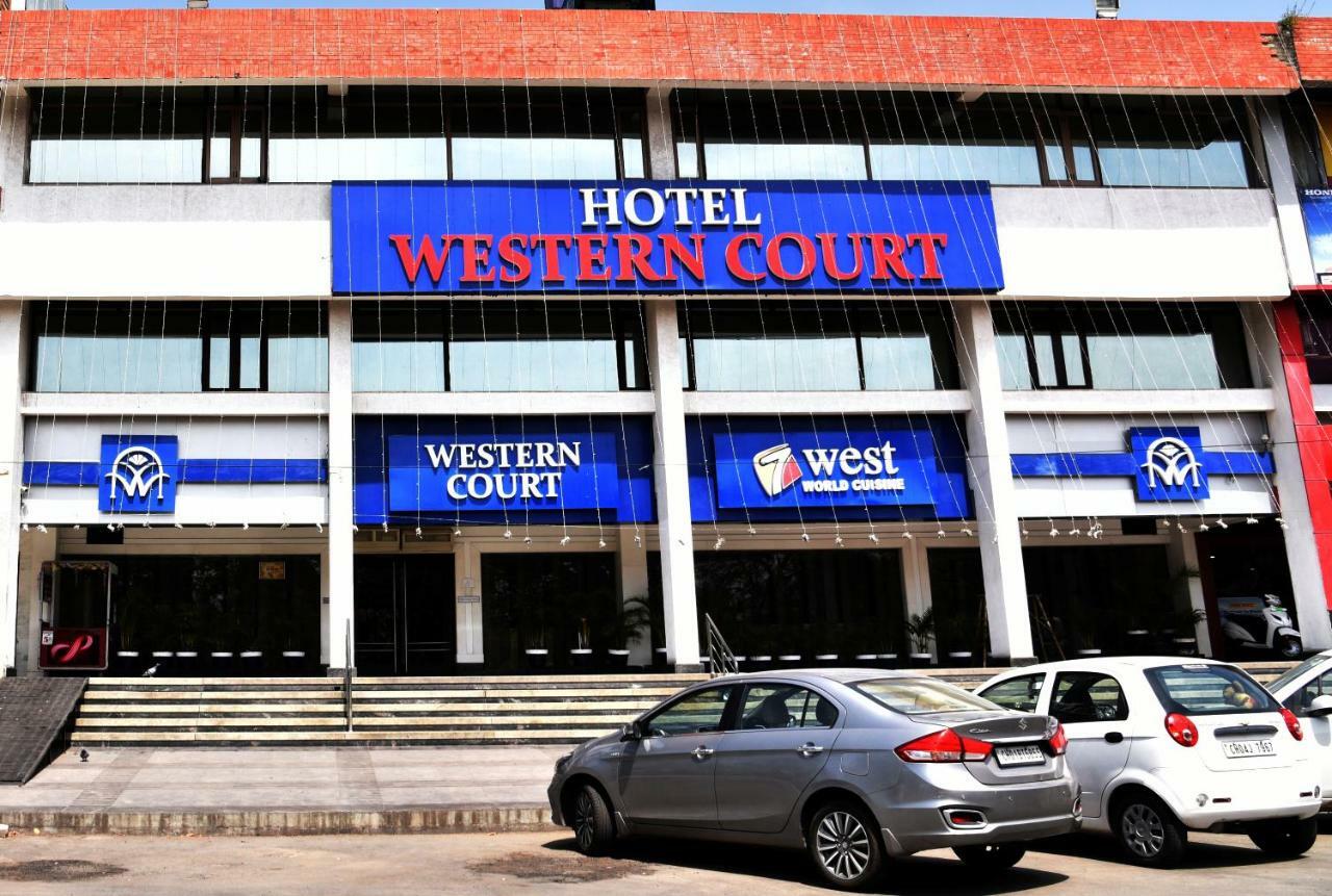 Hotel Western Court Chandīgarh Екстериор снимка