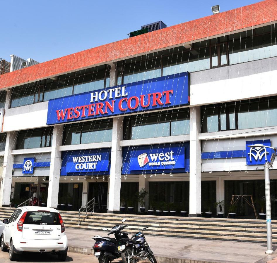 Hotel Western Court Chandīgarh Екстериор снимка